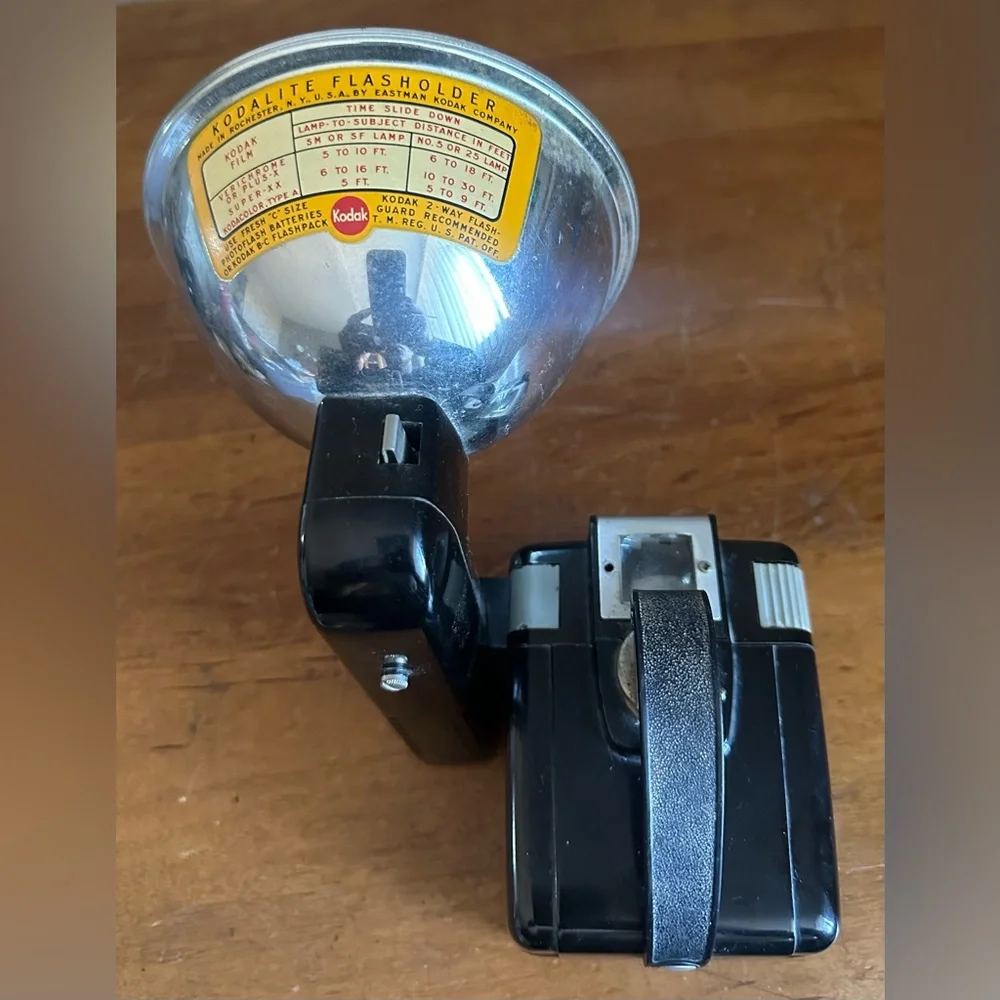 Vintage Kodak Brownie Hawkeye Flash Outfit Model Camera